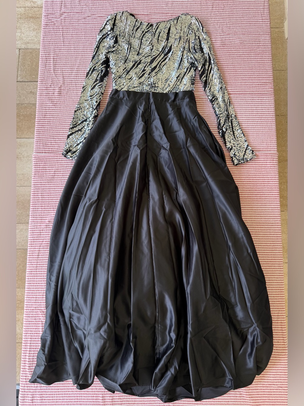 Betsy & Adam Sequin Long Sleeve A Line Ball Gown 8 Black Silver Formal Dress - Picture 6 of 11
